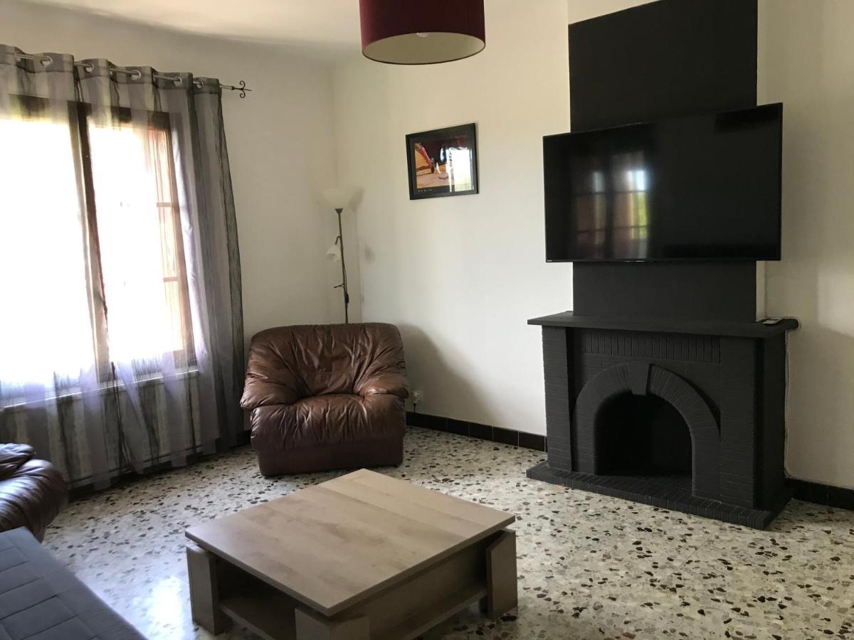 Appartement Tout Confort Avec Parking Ferme Арл Екстериор снимка