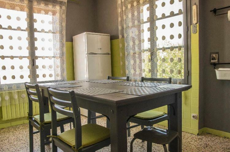 Appartement Tout Confort Avec Parking Ferme Арл Екстериор снимка
